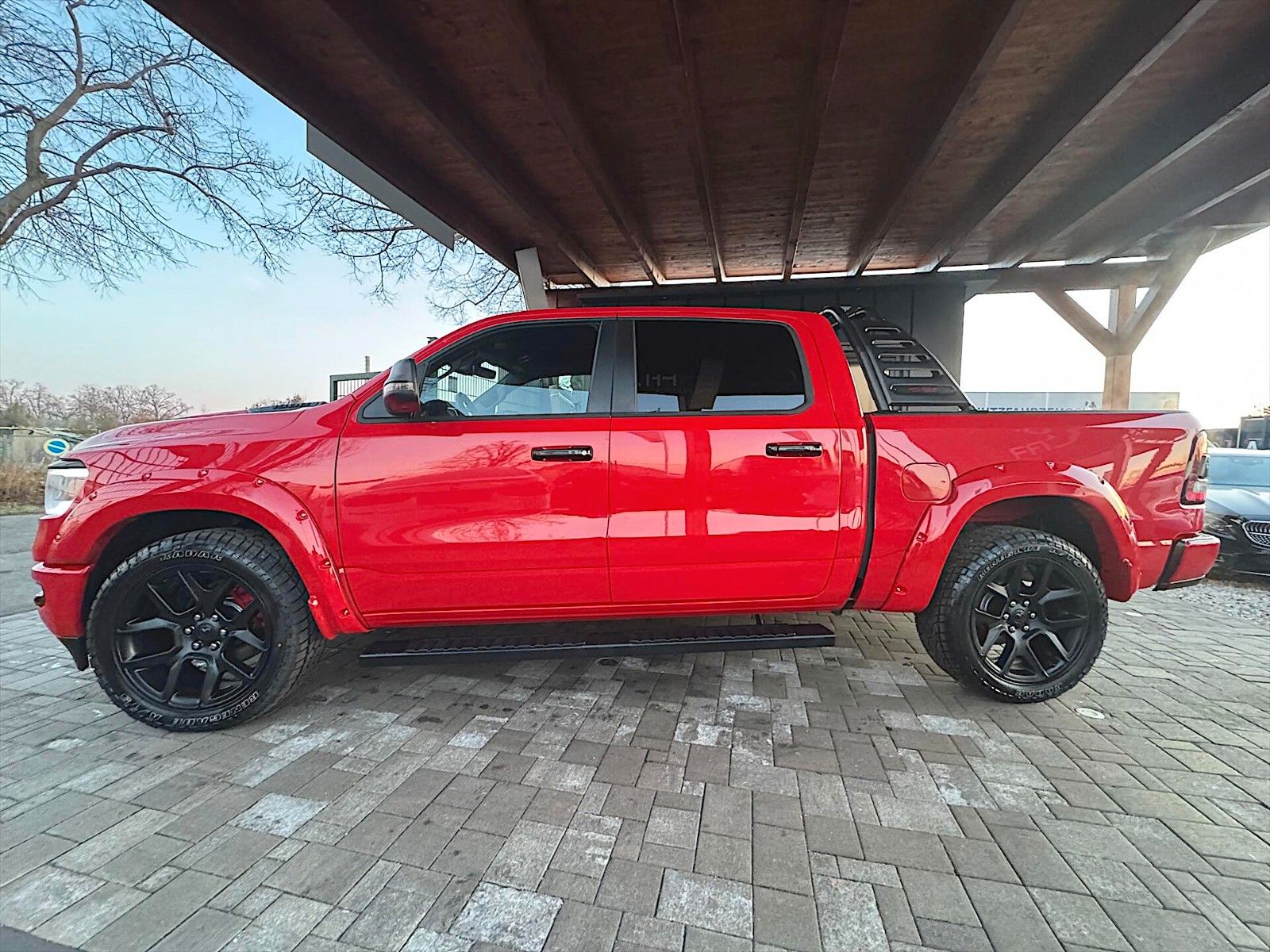 Fahrzeugabbildung Dodge RAM 5.7 V8 HEMI LARAMIE RedDevil 4x4 eTorq Tesla