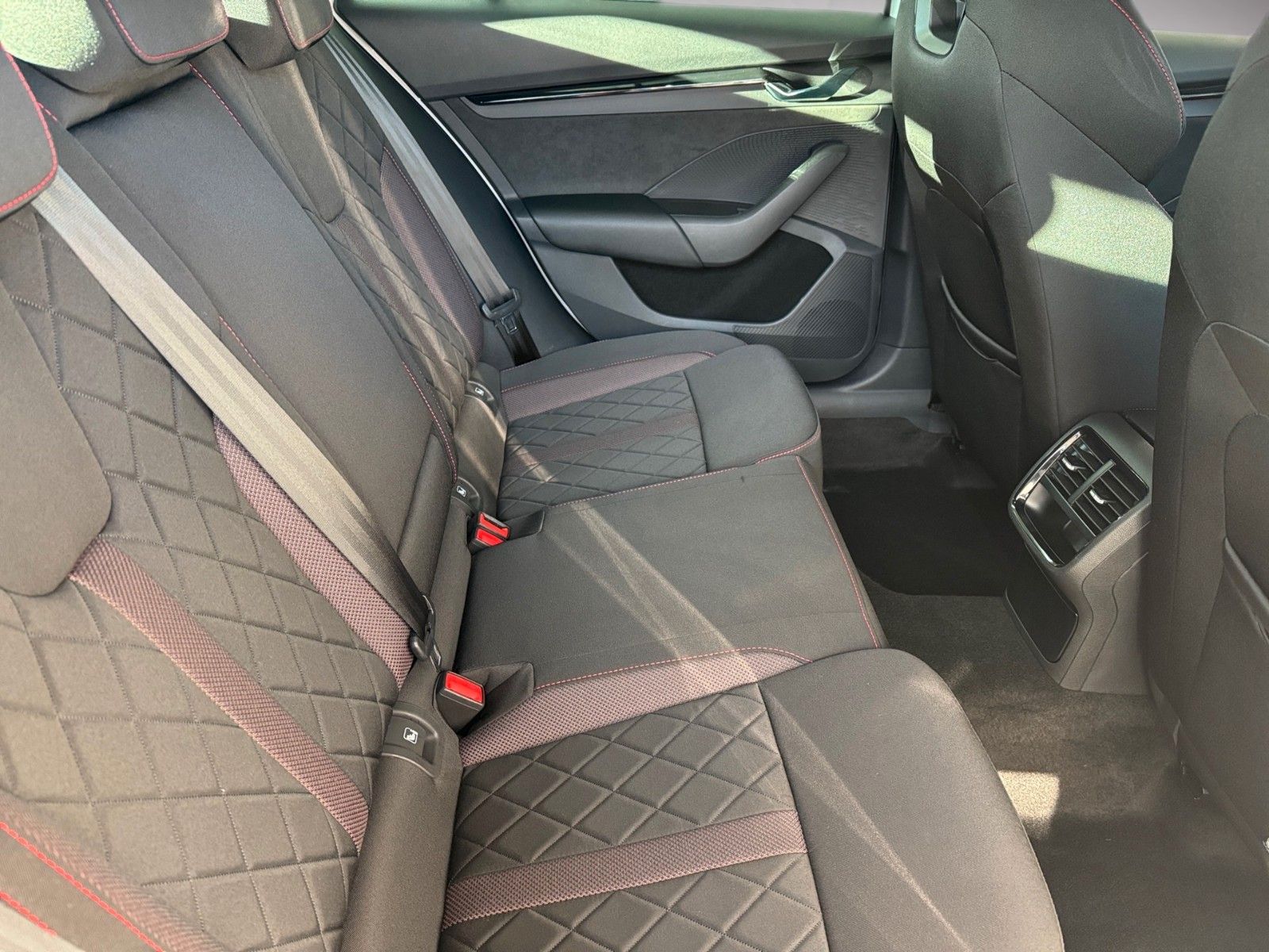 Fahrzeugabbildung SKODA Octavia Combi RS 2.0 TSI