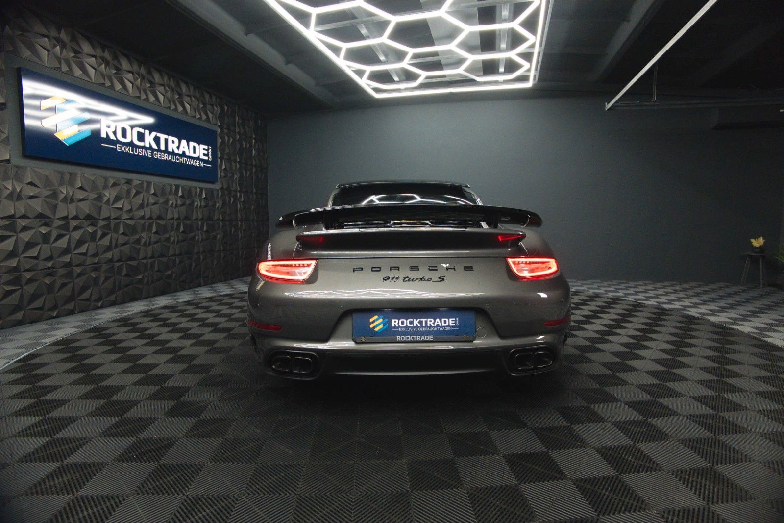 Fahrzeugabbildung Porsche 991 911 Turbo S Coupe Chrono+ | Ceramic | Carbon