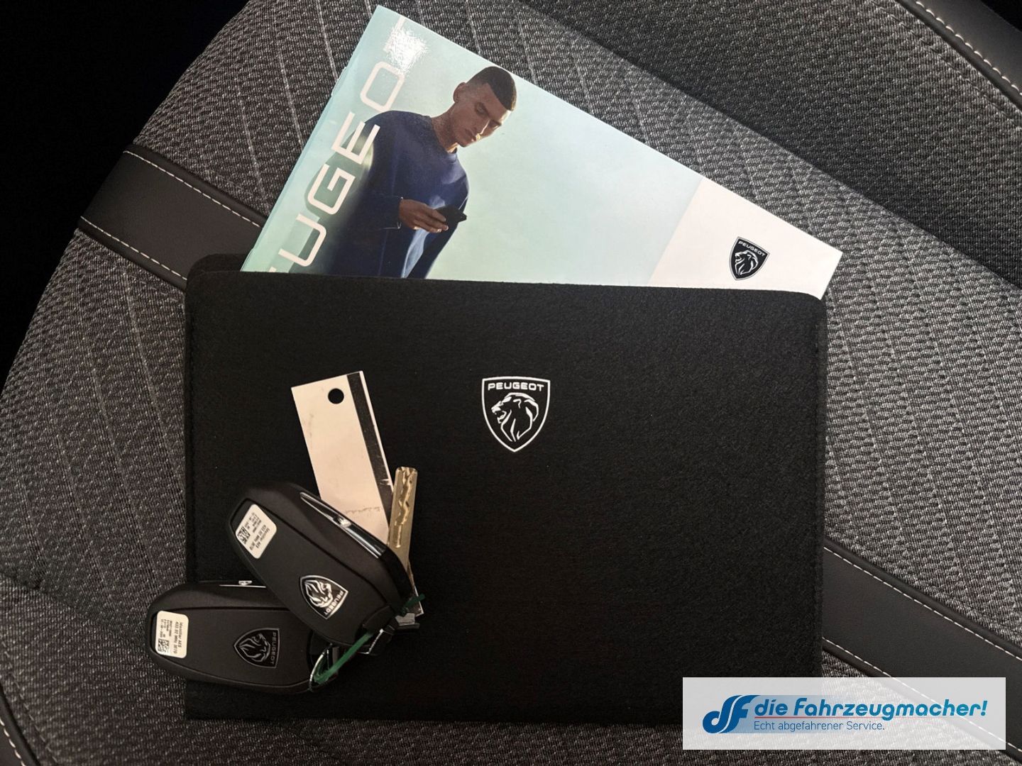 Fahrzeugabbildung Peugeot 208 Allure Digitales Cockpit LED Apple CarPlay A