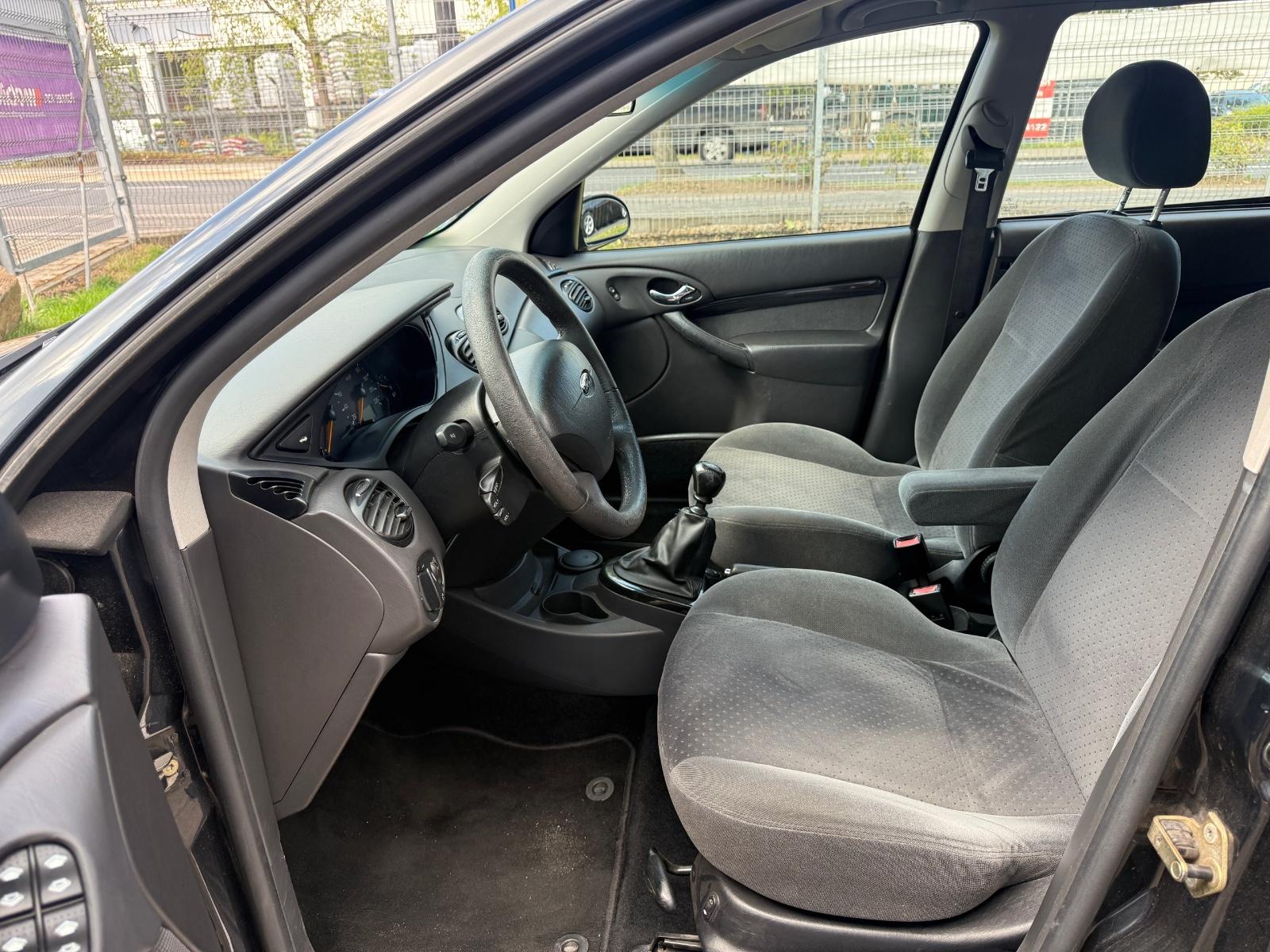 Ford Focus 2004 — photo 8