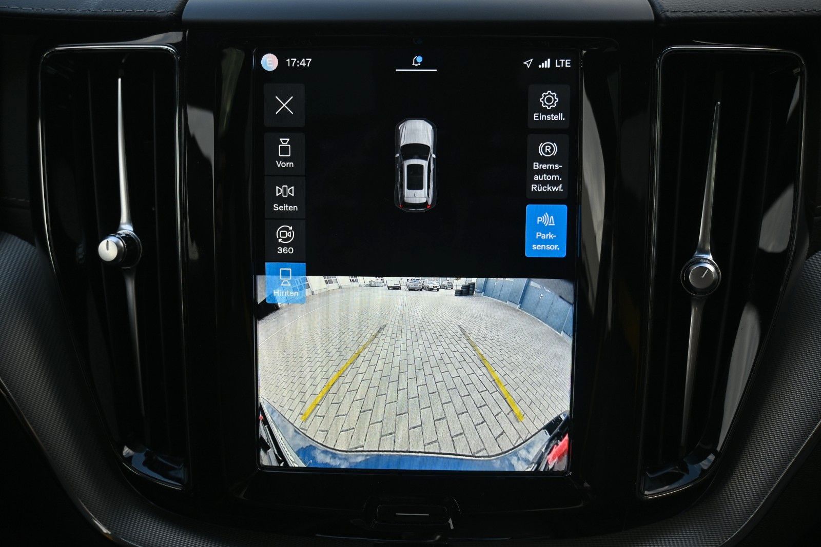Fahrzeugabbildung Volvo XC60 T8 AWD Polestar Engineered Plug-In Hybrid
