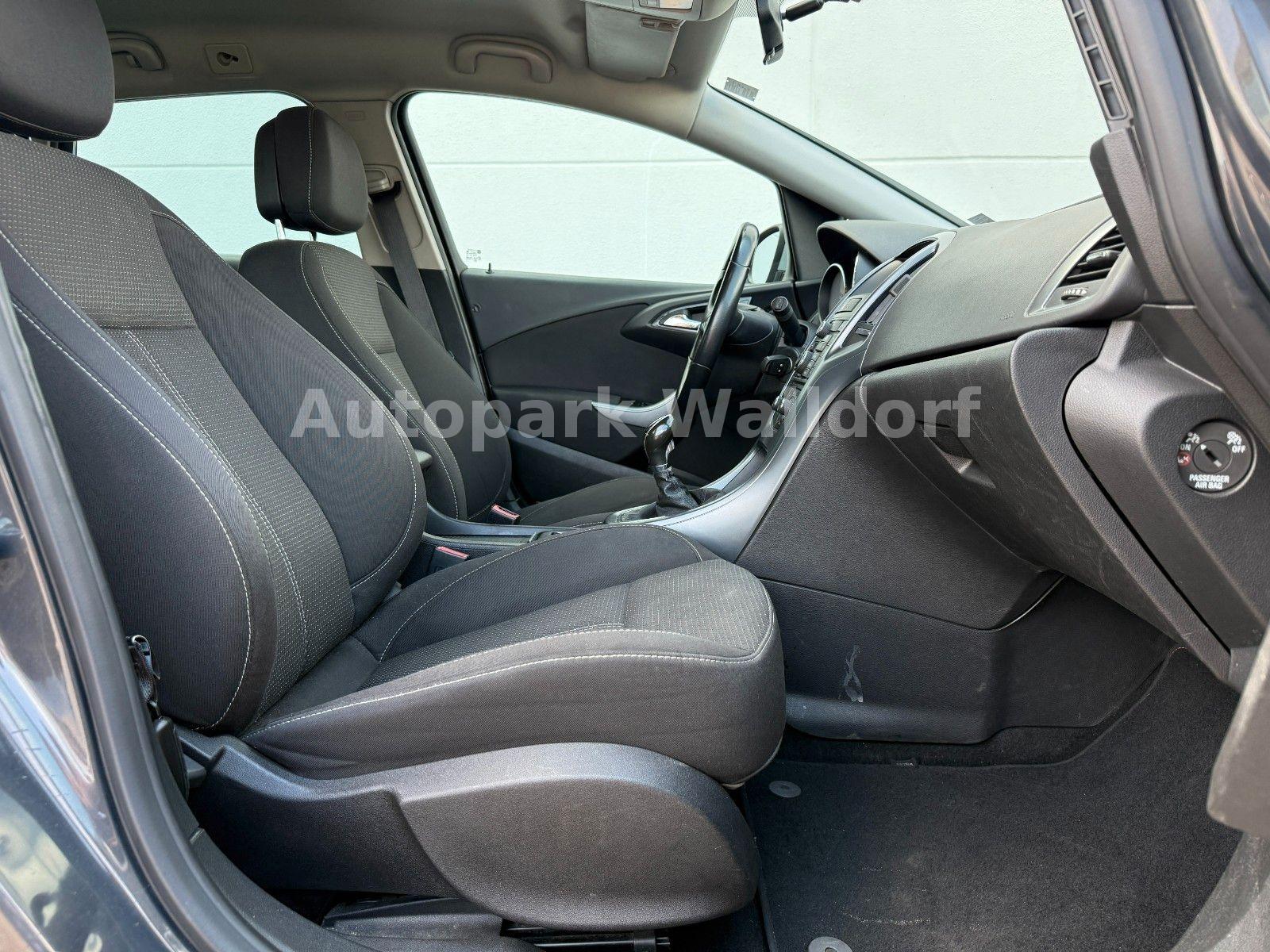 Opel Astra 2013 — photo 15