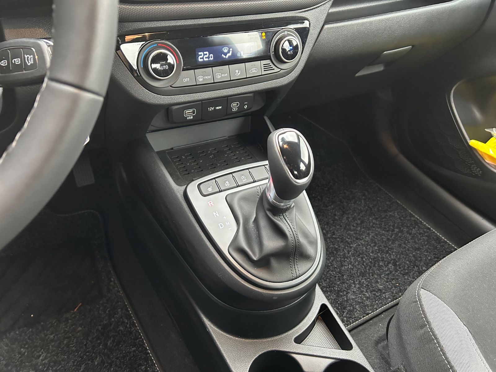 Fahrzeugabbildung Hyundai i10 Trend Komfort Paket Navi RFK SHZ