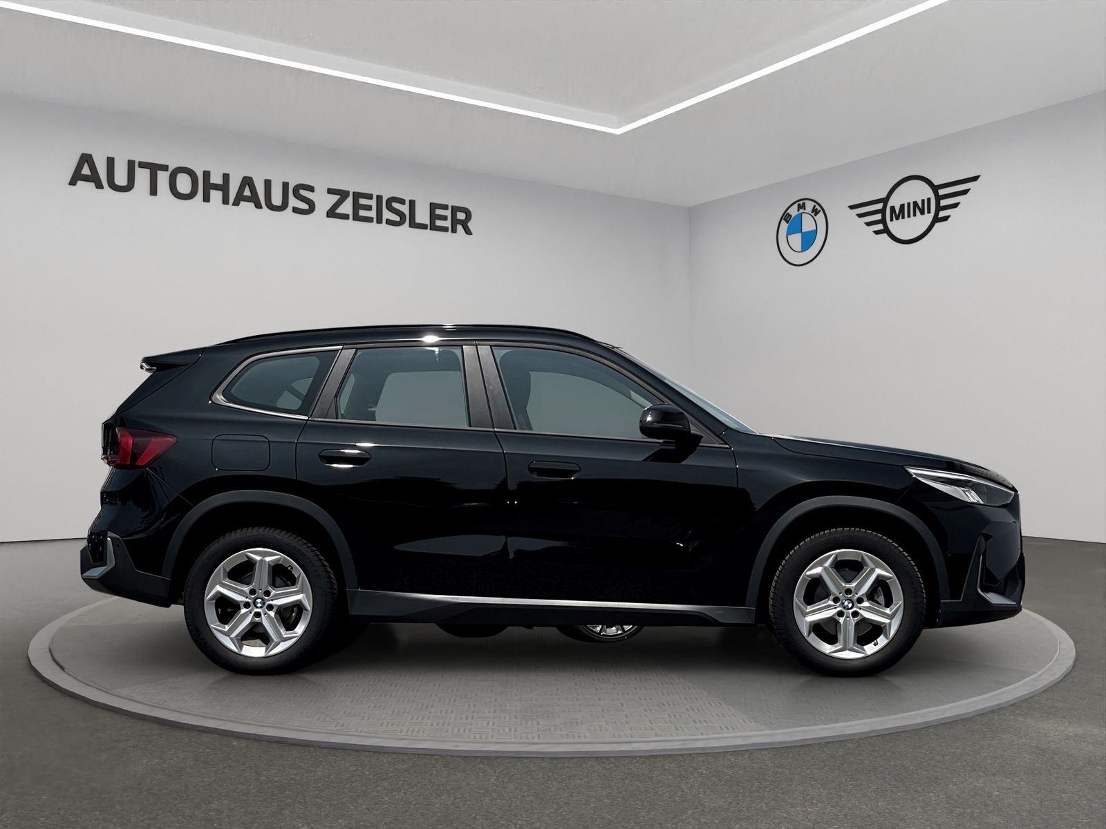 BMW X1 sDrive18i ALLWETTERREIFEN Rückfahrkamera foto 3