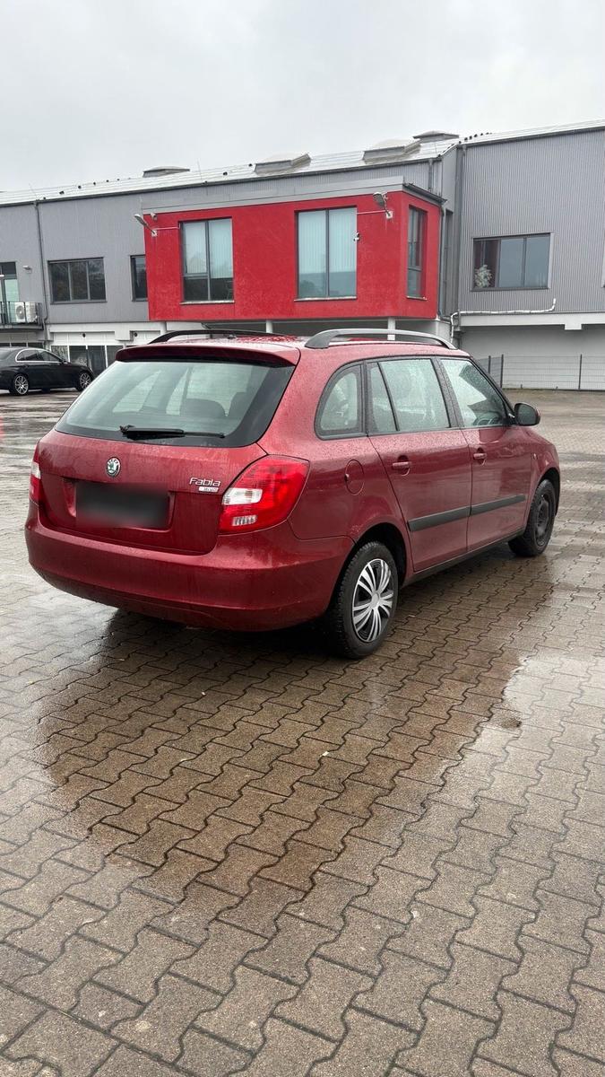Skoda Fabia 2008 — engine