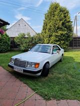 Mercedes-Benz W 124 coupé. E200 - Mercedes-Benz: Coupe, C124