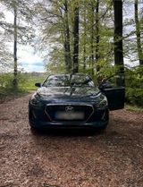 Hyundai i30 - Hyundai i30: Hyunda