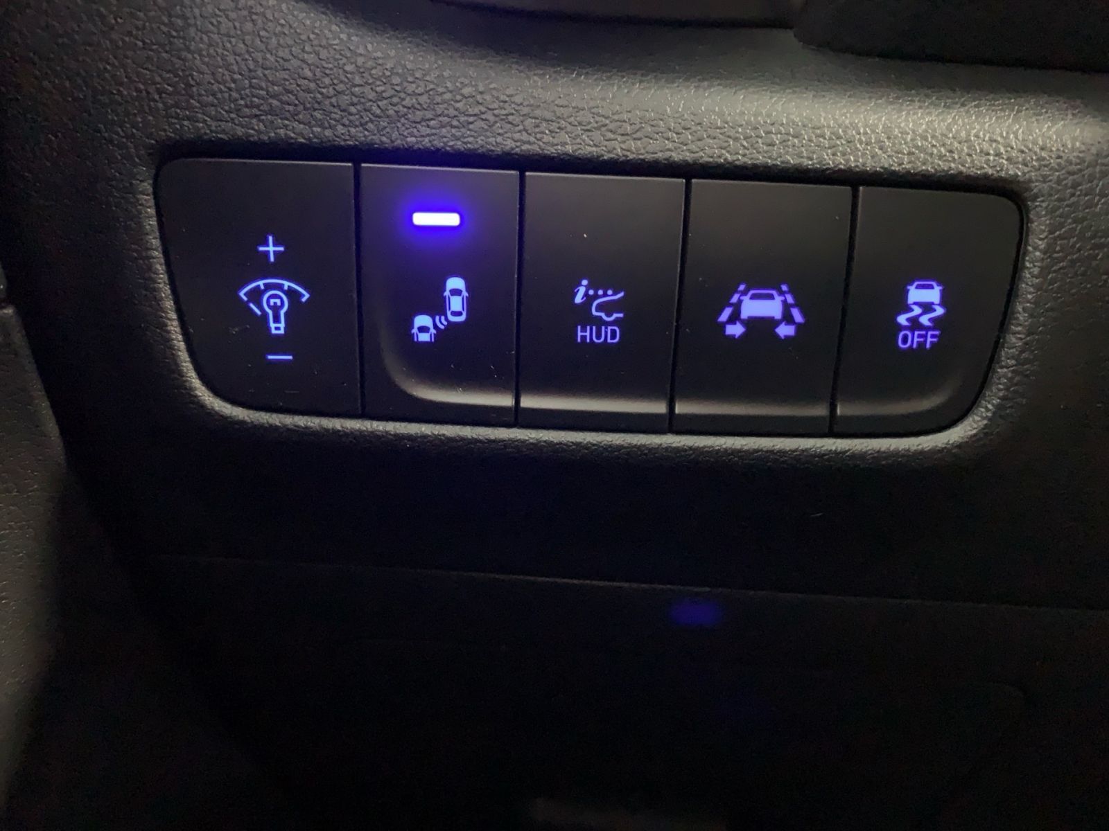 Fahrzeugabbildung Hyundai KONA 1.6 T-GDI 7-DCT Premium Leder Navi