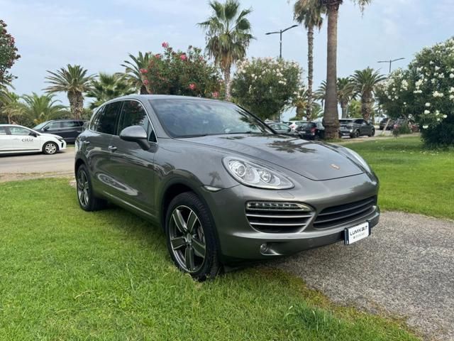 Porsche Cayenne - 1