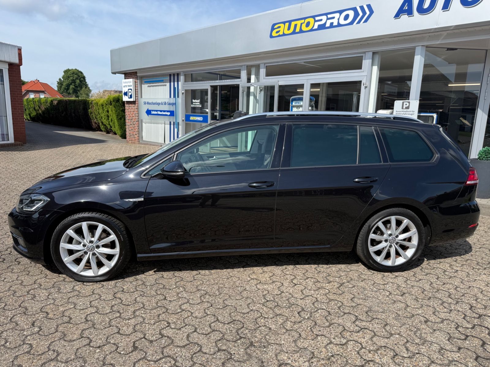 Fahrzeugabbildung Volkswagen Golf 1.5 Comfortline AHK/ACC/Pano/Navi/LED/Kamer