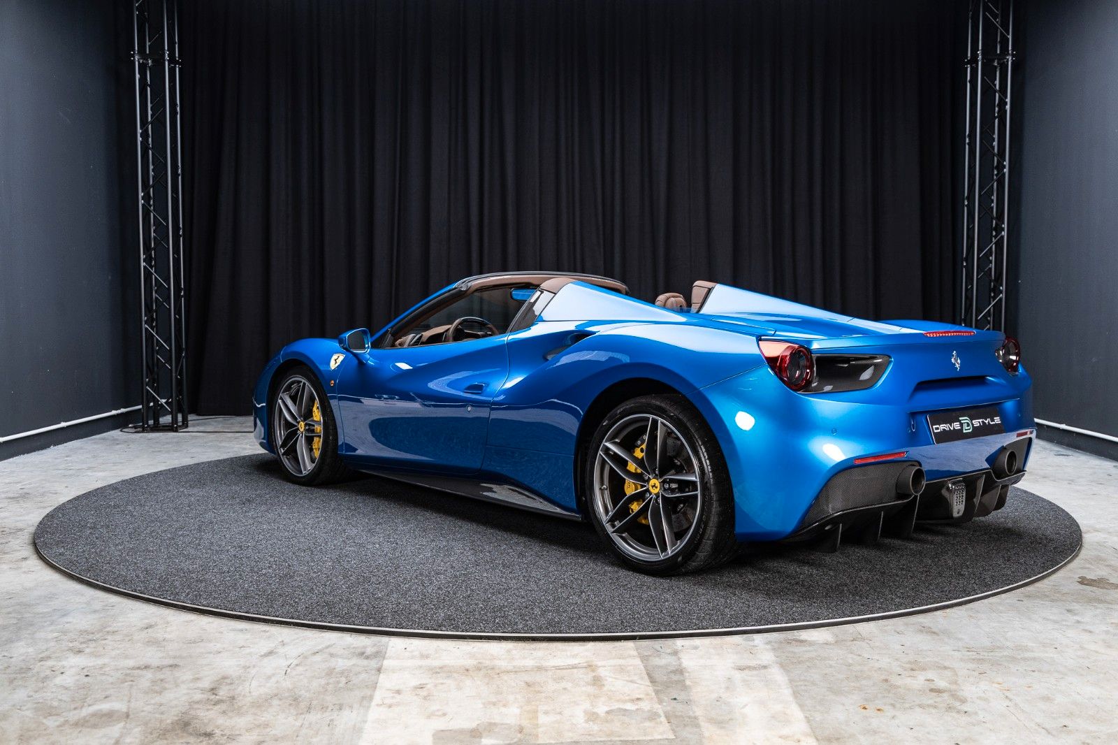 Fahrzeugabbildung Ferrari 488 Spider + Carbon + Daytona + Liftsystem