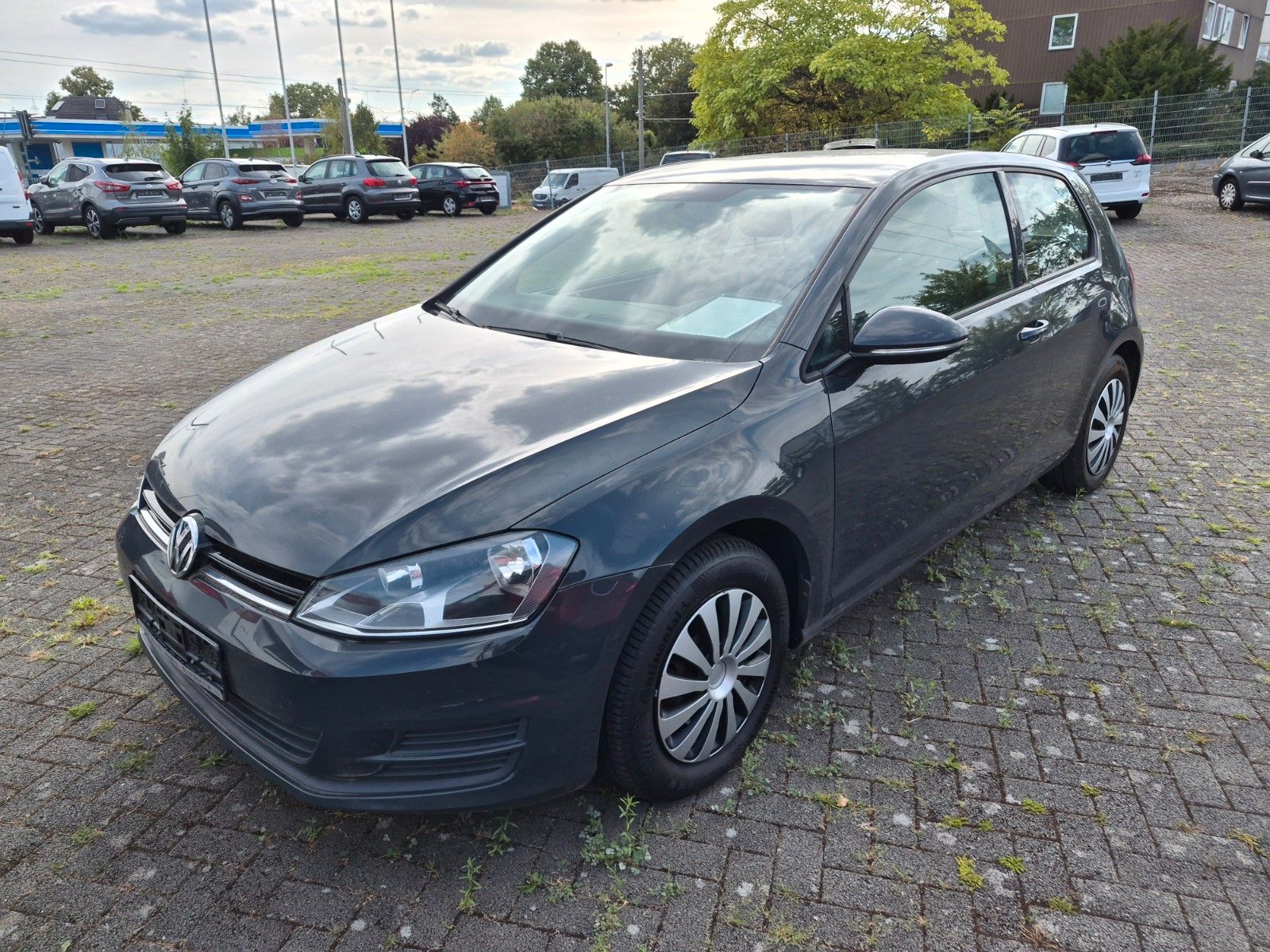 Volkswagen Golf - 1