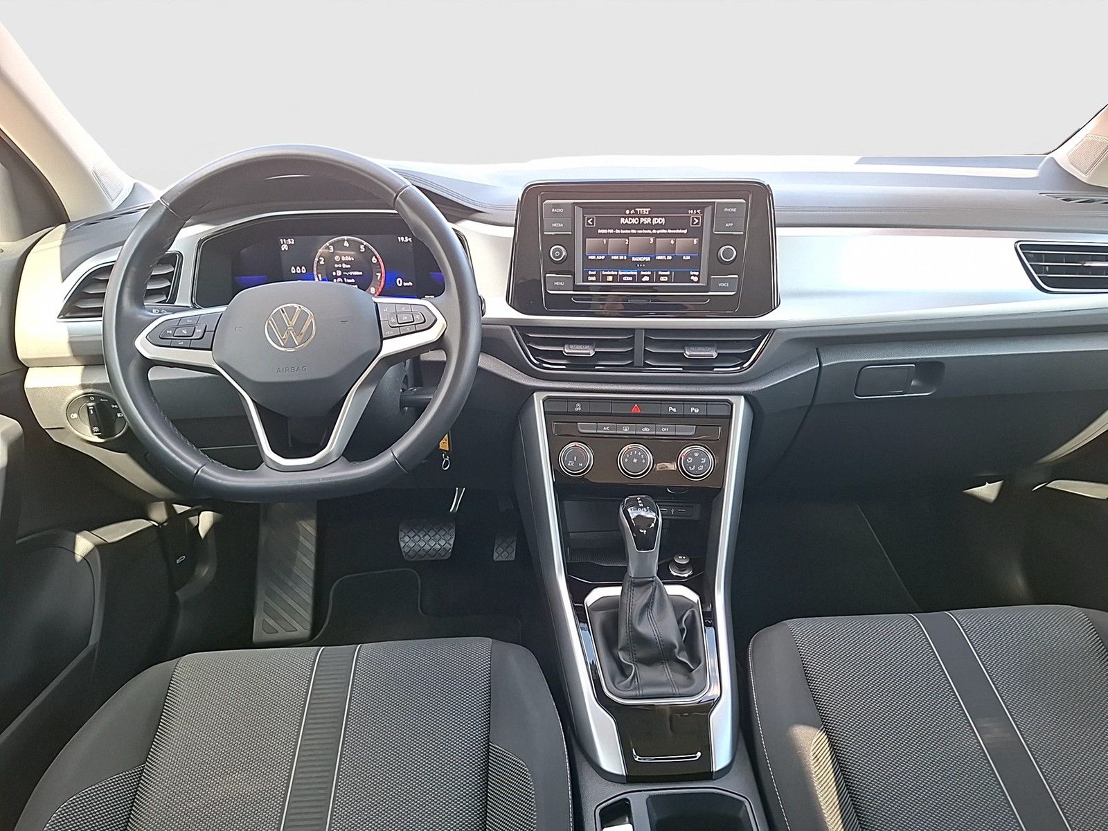 Fahrzeugabbildung Volkswagen T-Roc TSI Life DSG LED AHK Navi AID ACC RFK SH