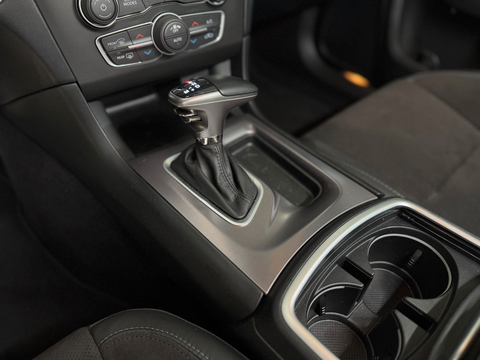 Fahrzeugabbildung Dodge Charger 6,4l V8 RT ScatPack "Technology Group"