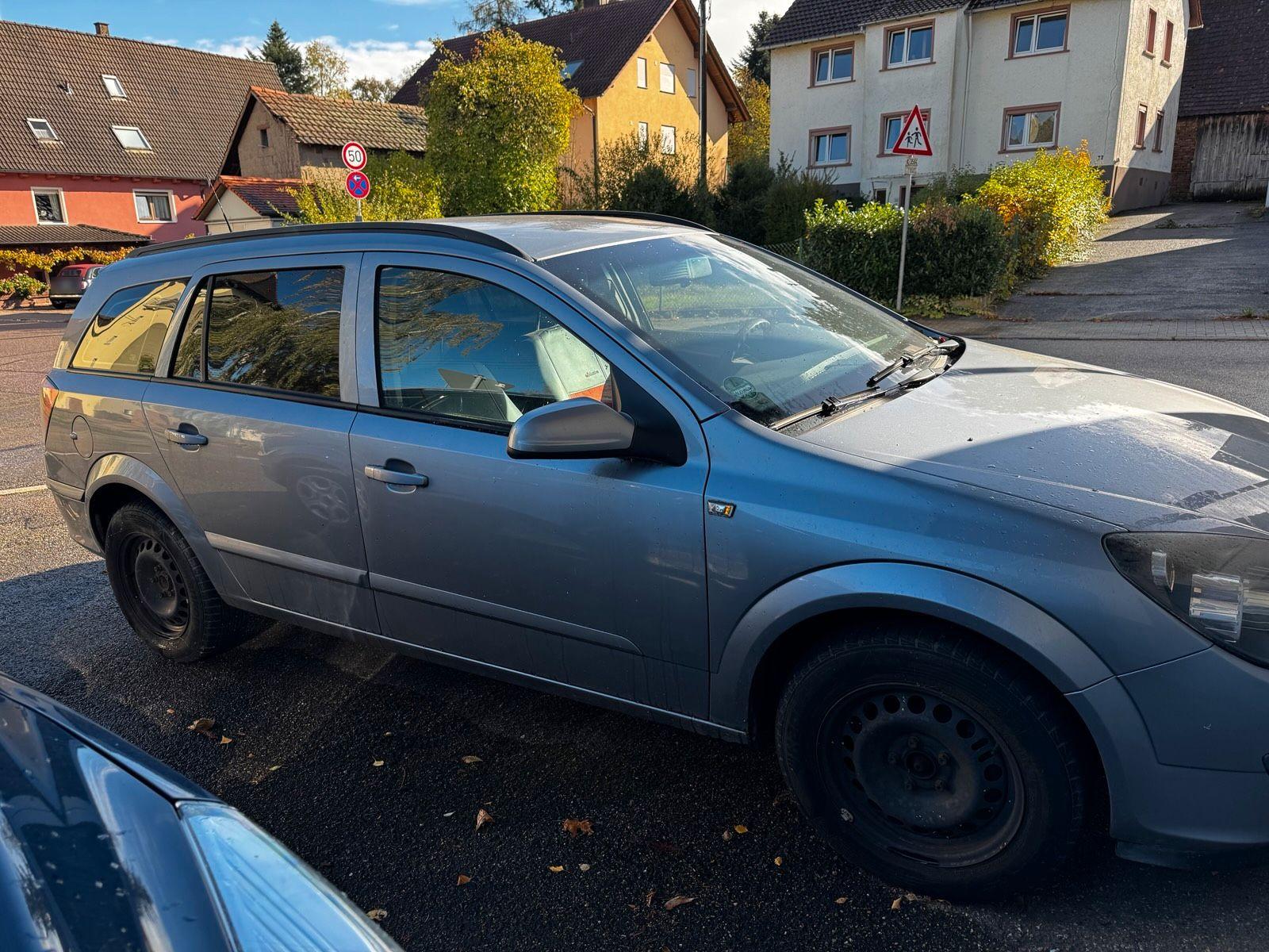 Opel Astra 2006 — rear view