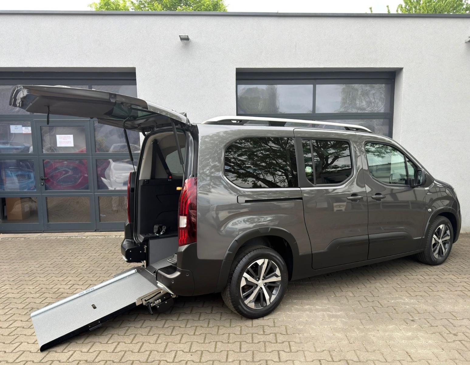 Peugeot Rifter GT-Line Automatik Navi Rollstuhlrampe 5+1