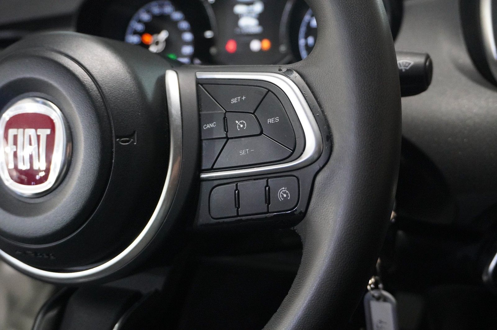 Fahrzeugabbildung Fiat 500X 1.3T CROSS DCT NAVI/LED/PDC/SPORT/TEMP/DAB+