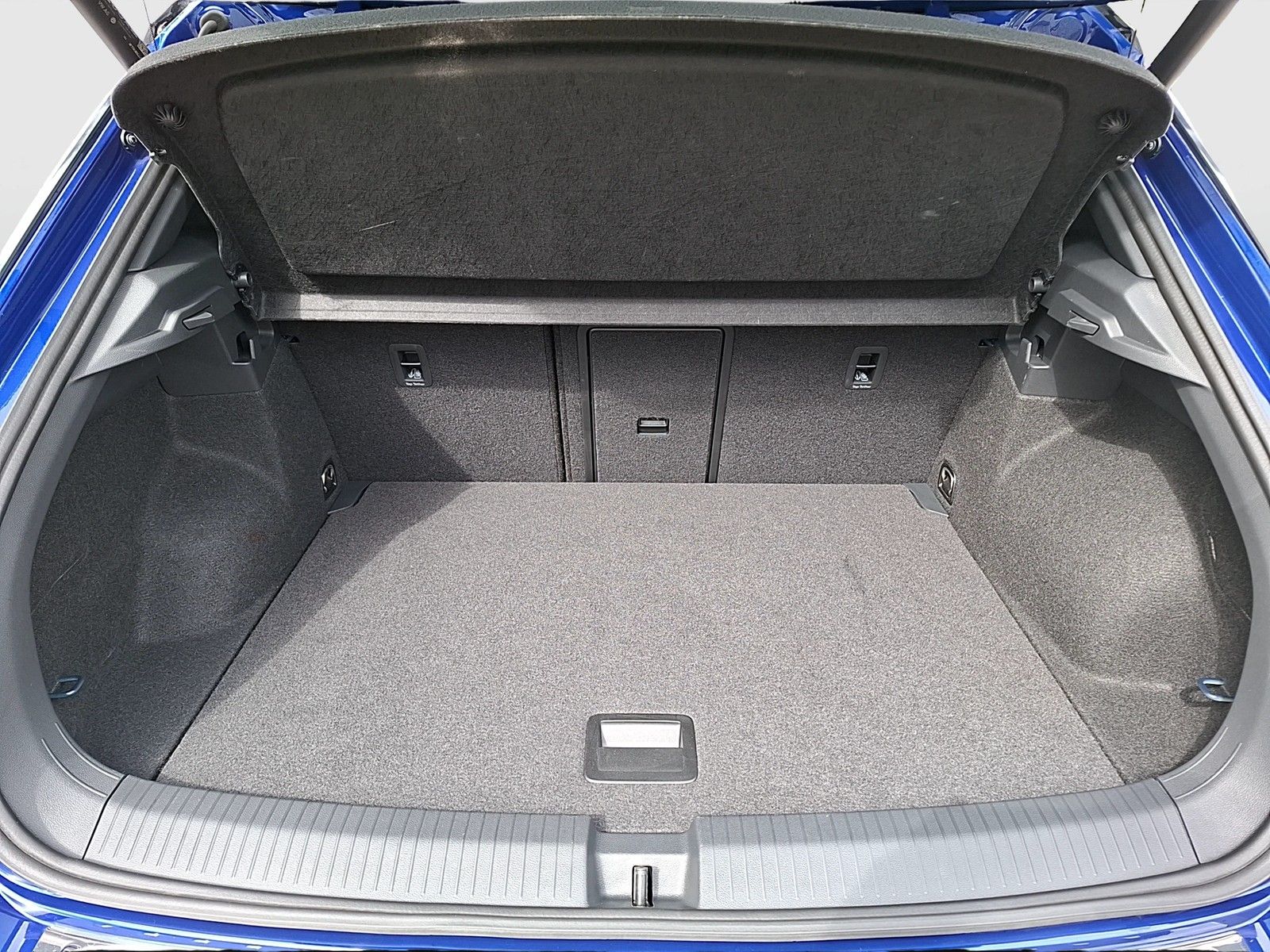 Fahrzeugabbildung Volkswagen T-Roc TSI R-Line DSG Matrix Navi AID ACC Park-As