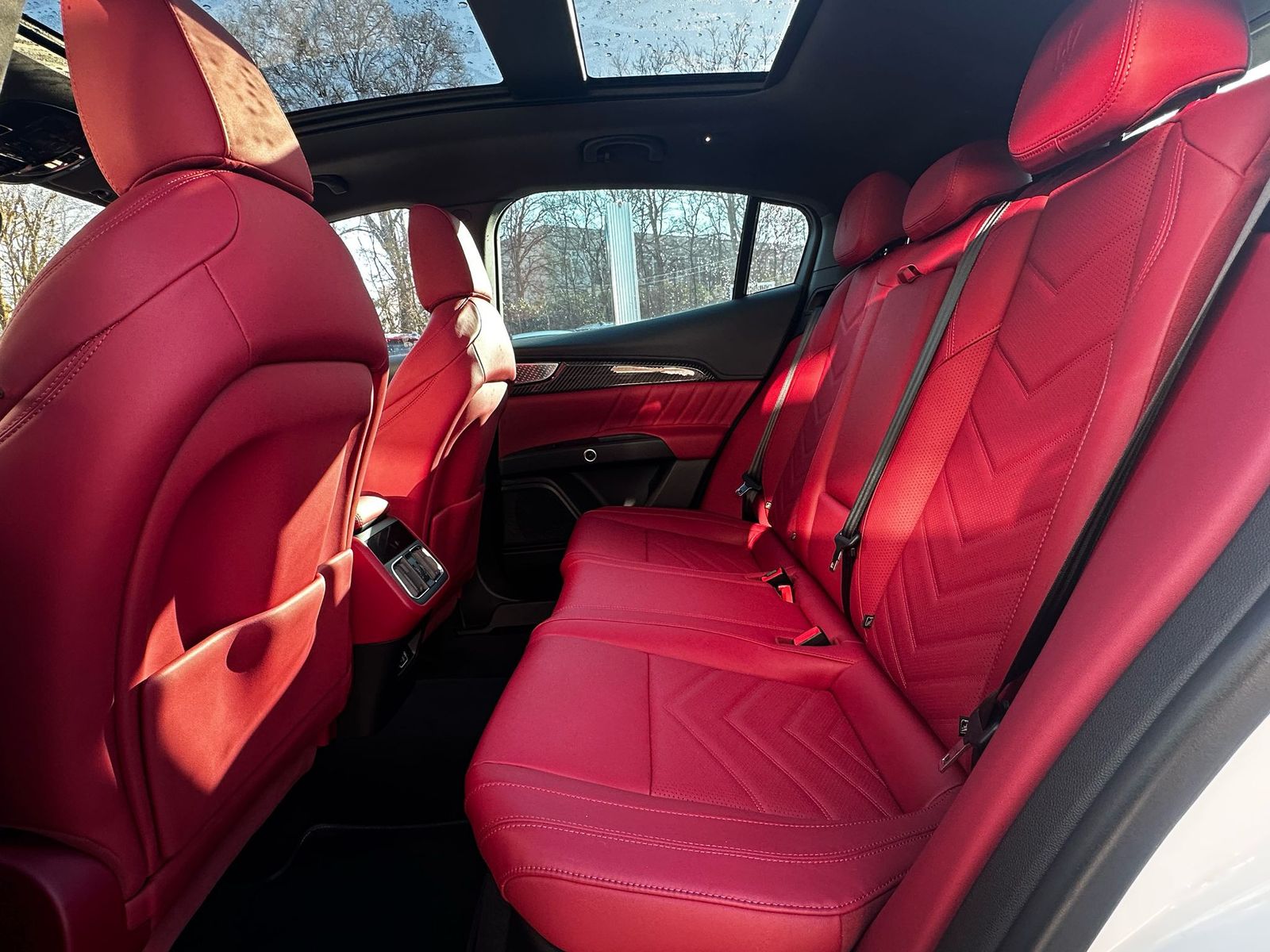 Fahrzeugabbildung Maserati Grecale Trofeo 3.0 V6 4WD PANO+CARB+360+VOLL+21"
