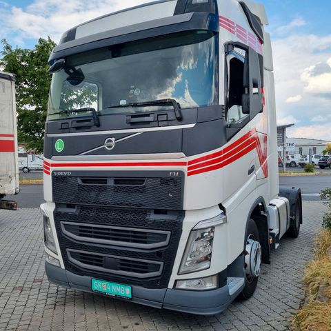 Volvo FH13 460HP E6-RETARDER Parked in Greece