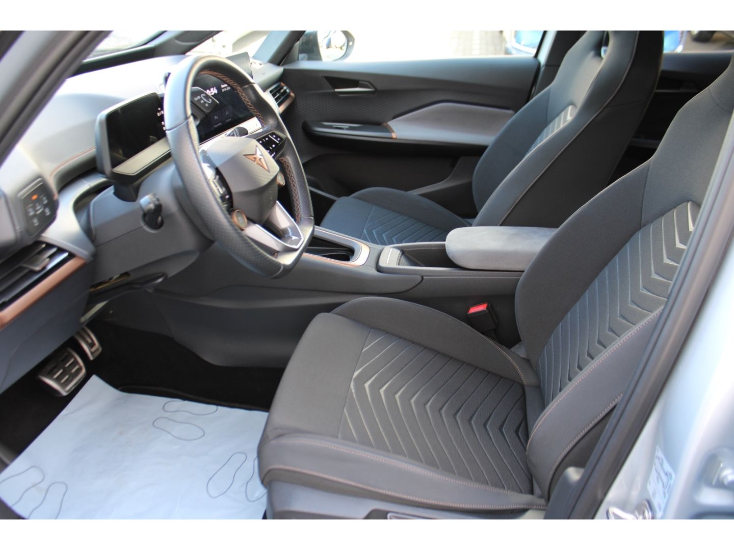 Fahrzeugabbildung CUPRA Born 170 kW LED GRA RFK Navi PDC vo+hi GJR SHZg
