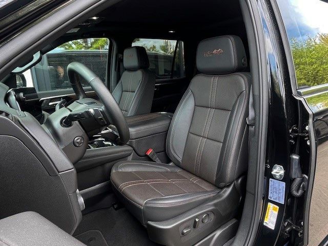 Vehicle photo 16