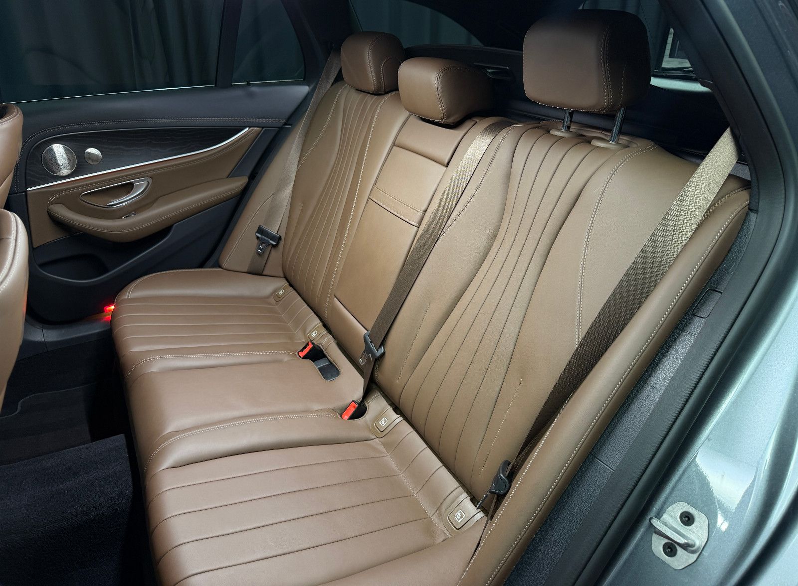 Fahrzeugabbildung Mercedes-Benz E 300 de T-Modell |BURMESTER|MULTIBEAM-LED