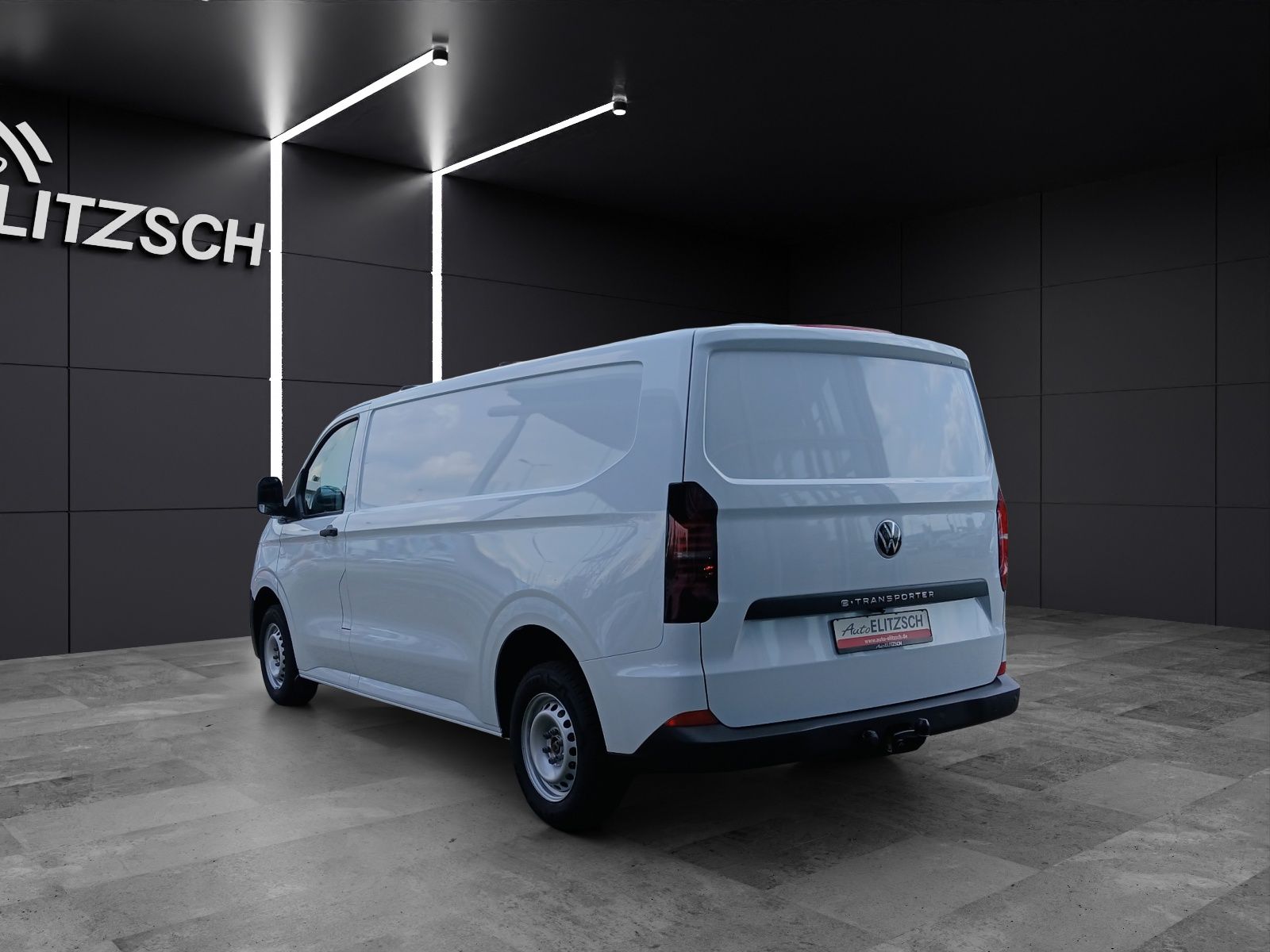 Fahrzeugabbildung Volkswagen T7 e-Transporter Kasten BEV 100 kW LR AHK, REAR
