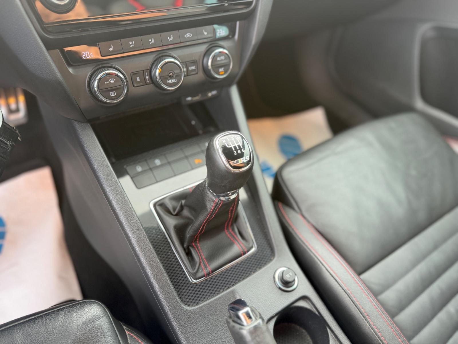 SKODA OCTAVIA COMBI RS 220 ch BVM - 1ère MAIN - CUIR - HIFI - 193000 km