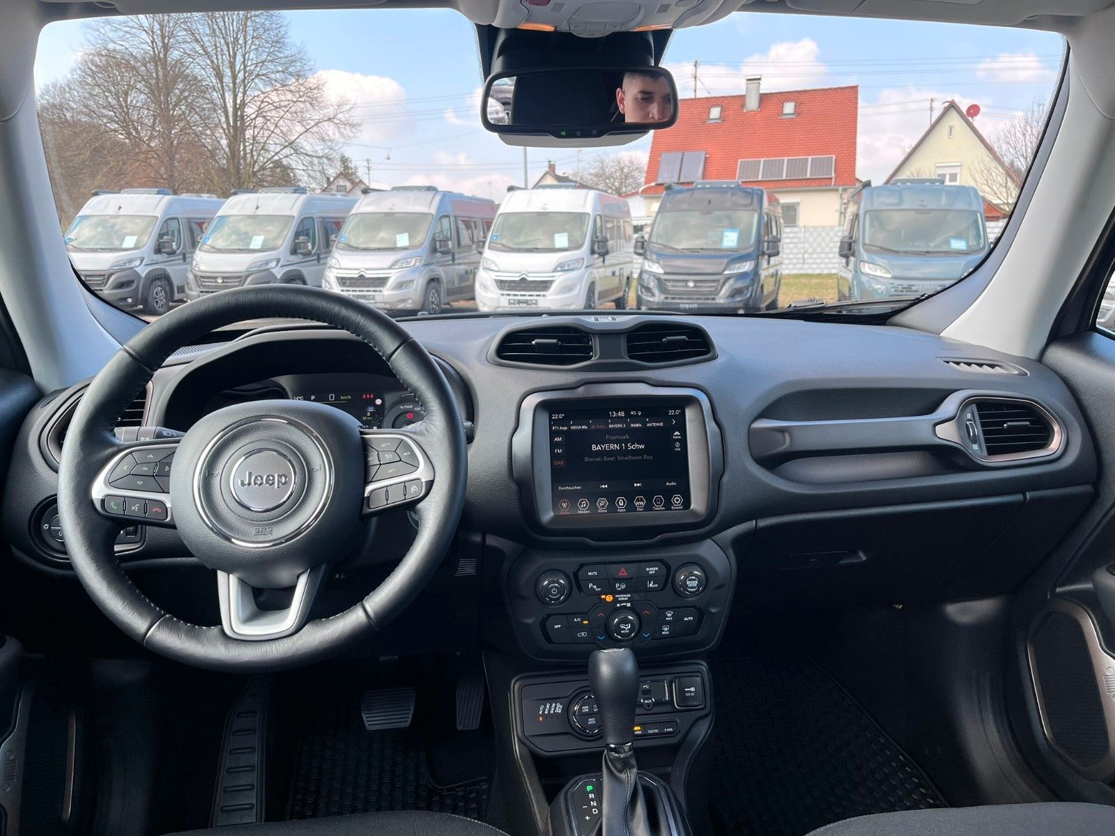 Fahrzeugabbildung Jeep Renegade Limited Plug-In Garantie Navi AWD uvm.