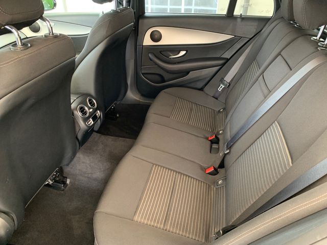Fahrzeugabbildung Mercedes-Benz E 220  Td Multibeam+Comand+Distronic+Standh.+AHK