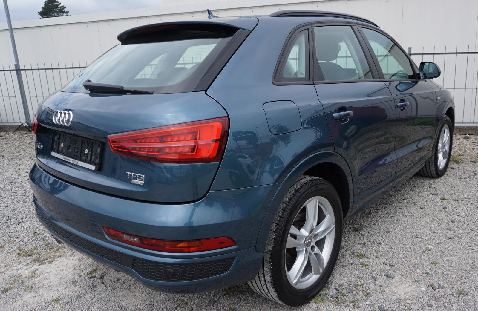 Fahrzeugabbildung Audi Q3 S Line, Navi, LED, AHK, Keyless, Start & Stop