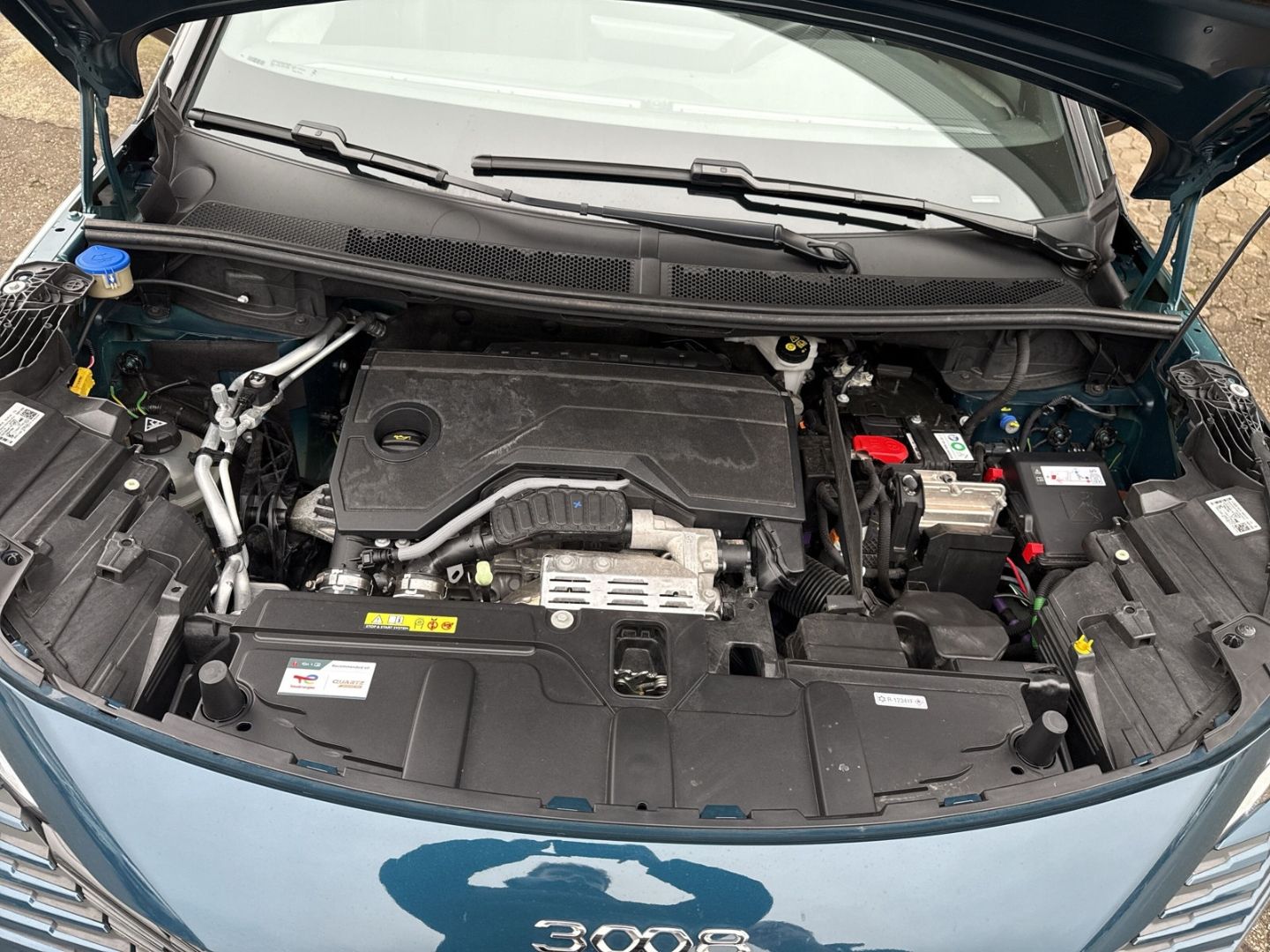 Fahrzeugabbildung Peugeot 3008 Hybrid 136 GT Navi Digitales Cockpit LED AC