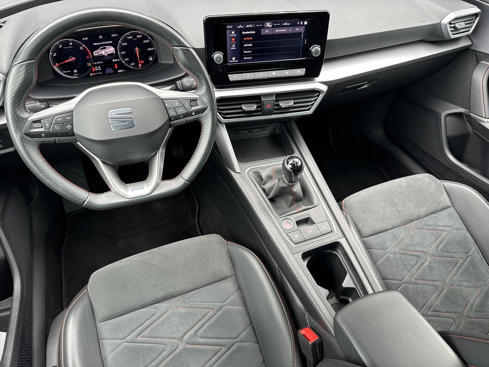 Fahrzeugabbildung SEAT Leon 2.0 TDI FR LED+ACC+SHZ+VCOCKPIT+CARPLAY+PP