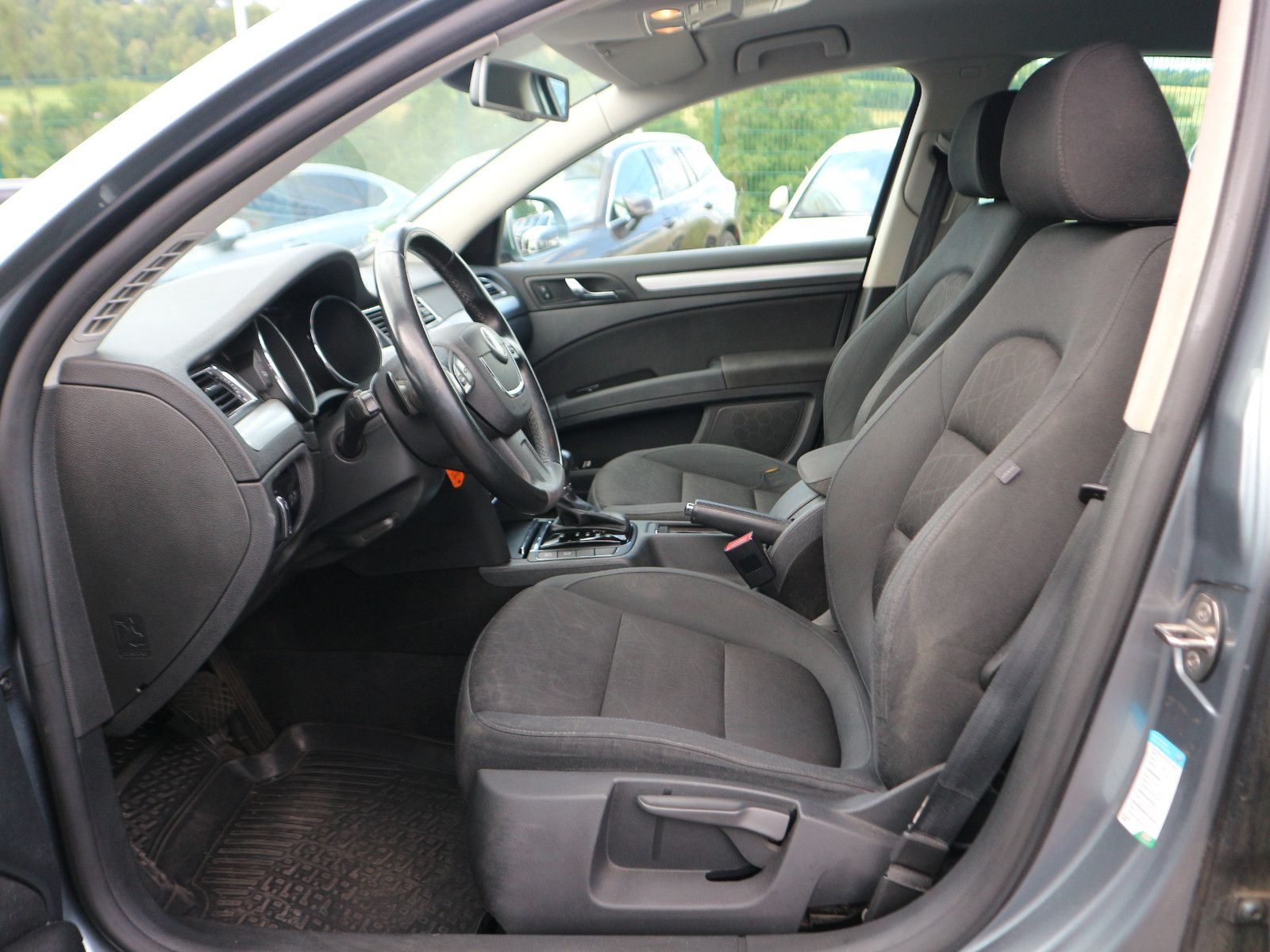 Fahrzeugabbildung SKODA Superb Family DSG GRA Xenon PDC SHZ