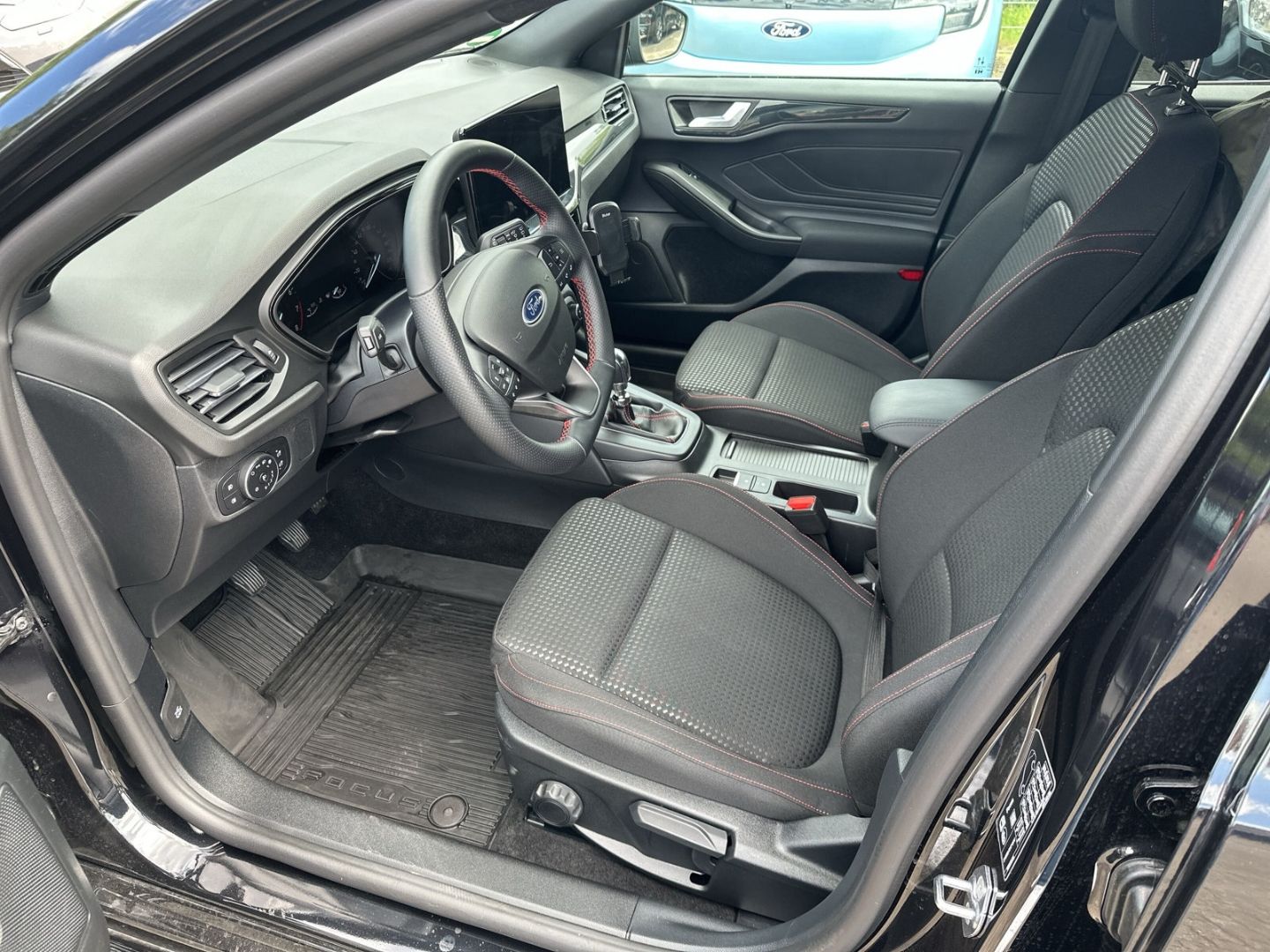 Fahrzeugabbildung Ford Focus Turnier ST-Line 1.0 EcoBoost Mild-Hybrid E