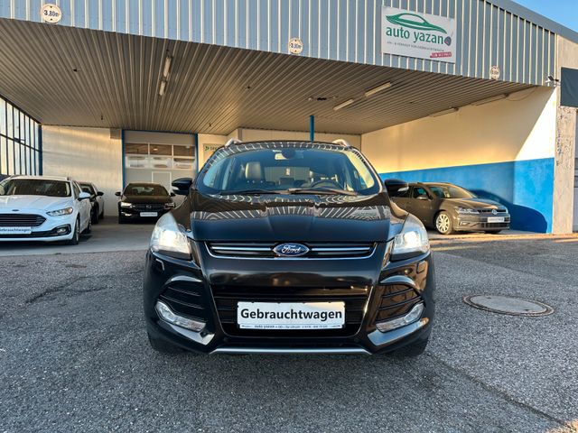 Ford Kuga Titanium / Xenon / 4x4 / Teilleder / SHZ