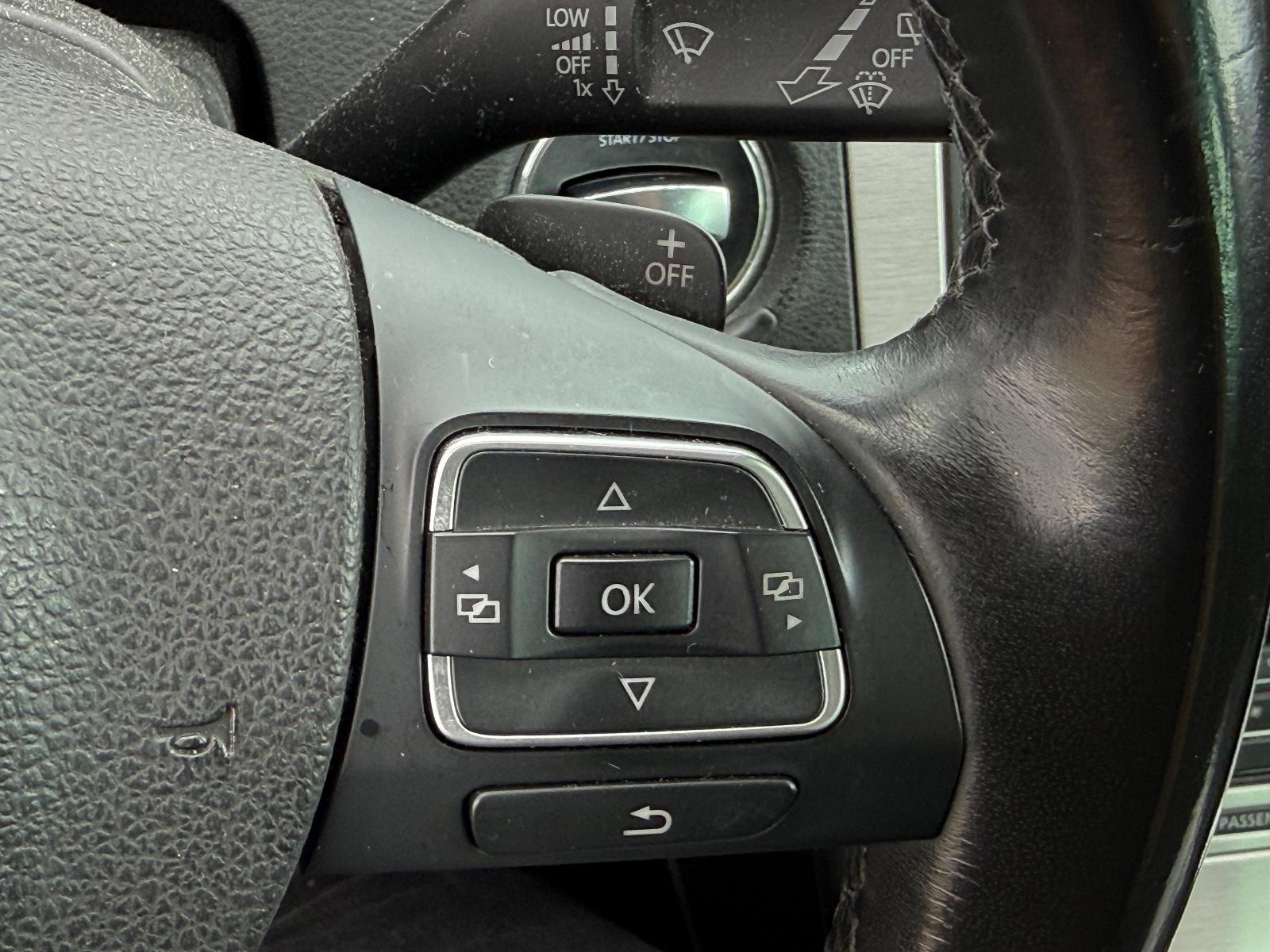 Volkswagen Passat 2011 — photo 19