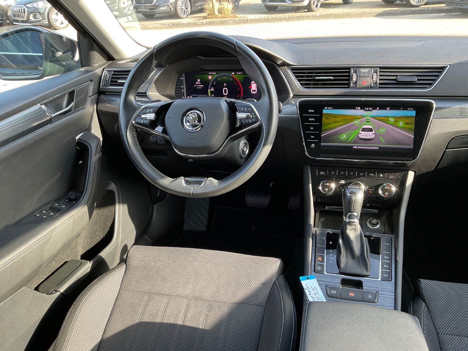 Fahrzeugabbildung SKODA Superb Combi 2.0 TDI DSG STYLE,Standheizung,Car