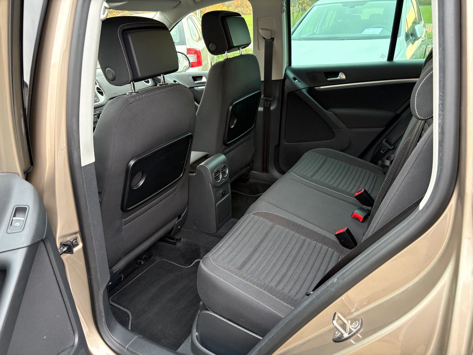 Fahrzeugabbildung Volkswagen Tiguan 1.4 TSI Cup Sport & Style Navi SPORTSITZE