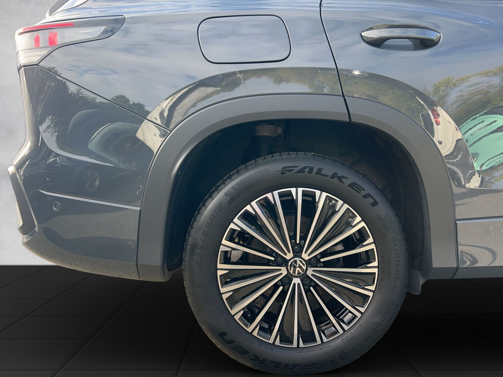 Tayron Elegance 1.5 eTSI DSG AHK*Navi*ACC*