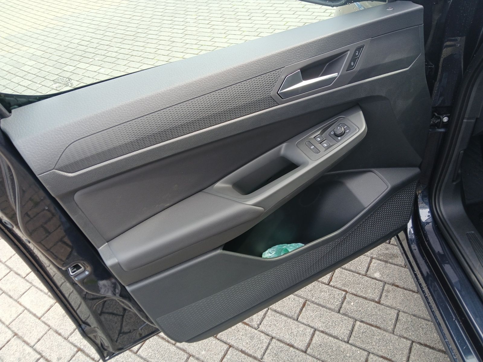 Fahrzeugabbildung Volkswagen Caddy TSI Life DSG CarPlay AID ACC RFK SH LM