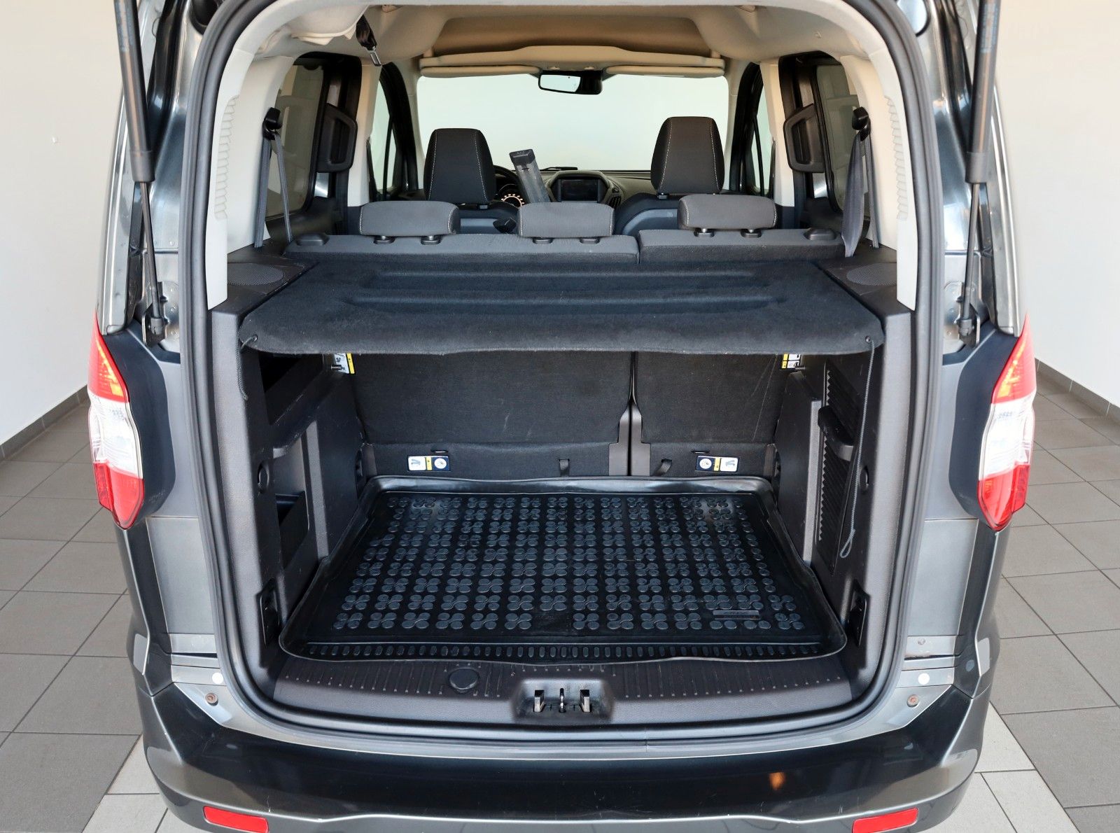 Fahrzeugabbildung Ford Tourneo Courier Titanium SH,GRA,Apple CarPlay