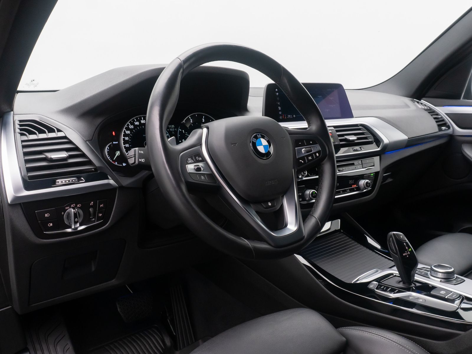 Fahrzeugabbildung BMW X3 xD20d Kamera HUD HiFi AHK Komfort Sport 19"