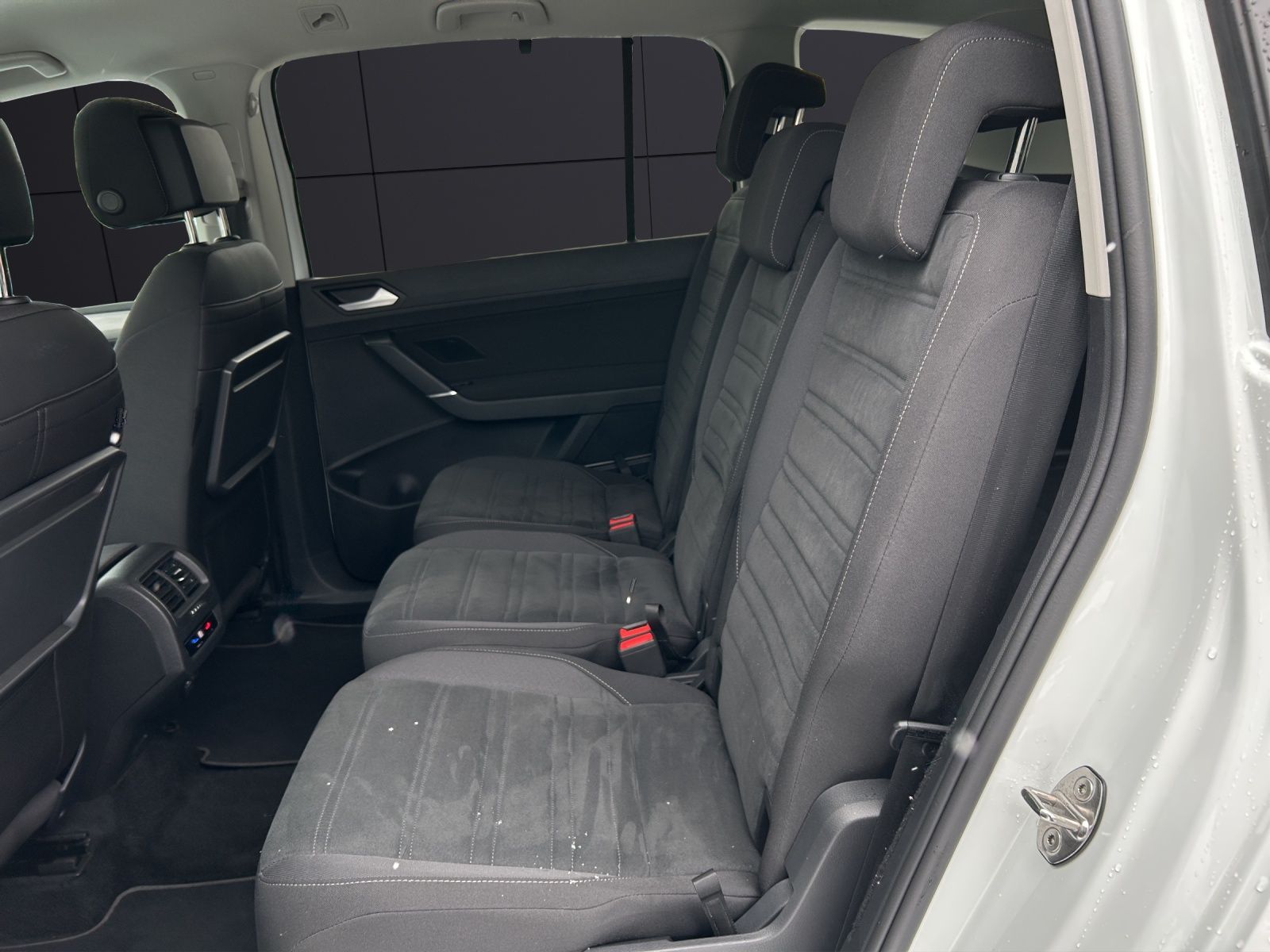 Fahrzeugabbildung Volkswagen Touran Comfortline TDI LED ACC STH SH Massage Cl