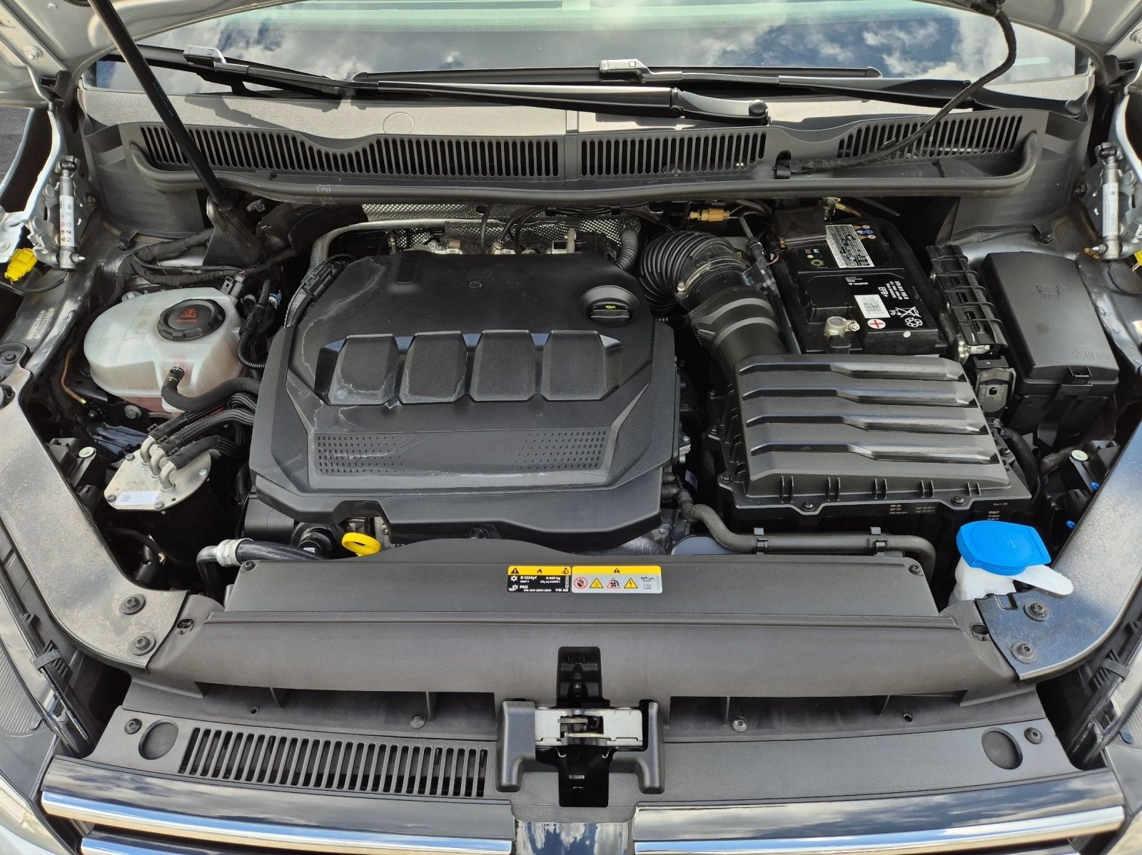 Fahrzeugabbildung Volkswagen Touran TDI Comfortline DSG AHK Navi PDC SH LM