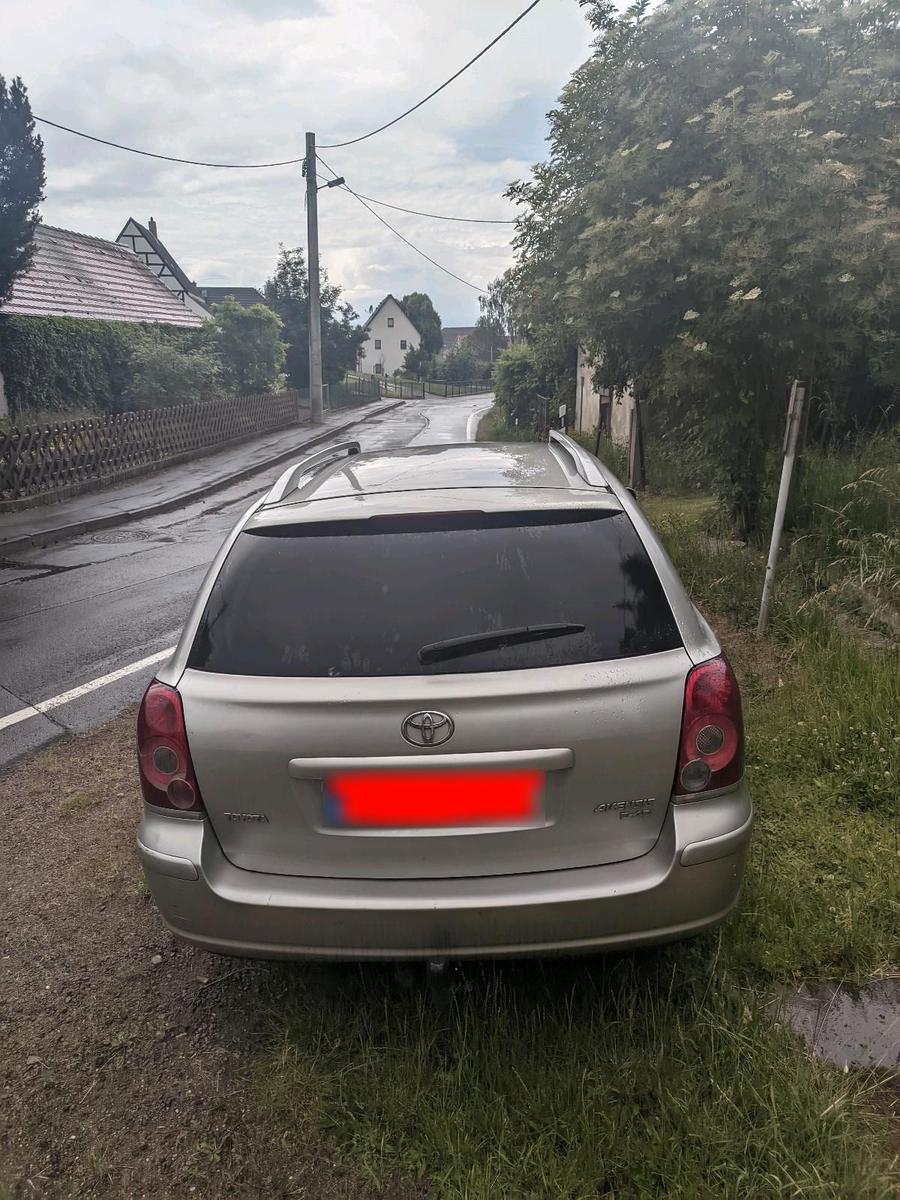 Toyota Avensis 2007 — rear view