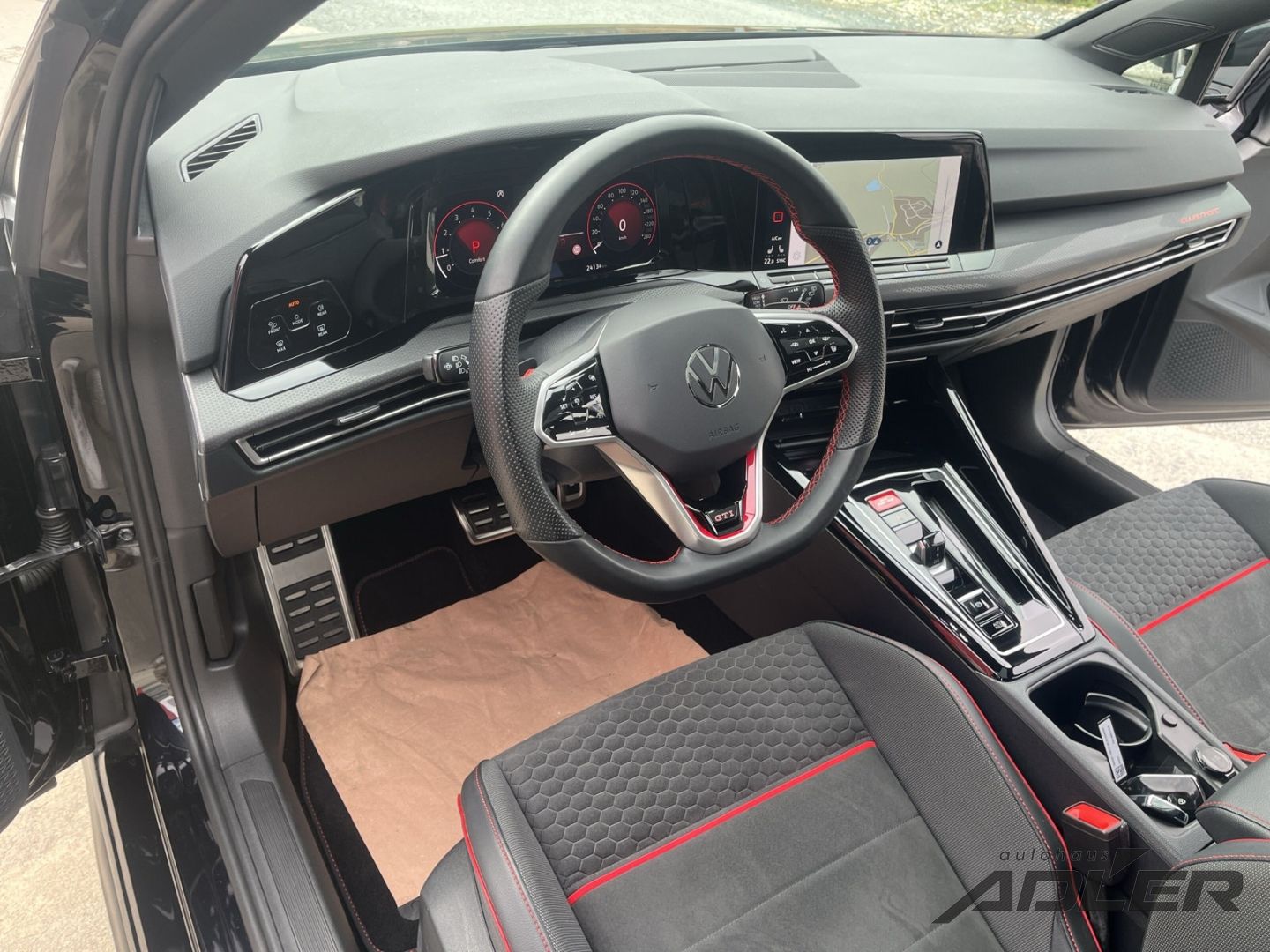 Volkswagen Golf VIII GTI Clubsport 2.0TSI PANO LHZ 8FACH AL foto 8