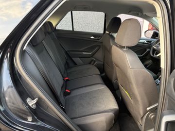 Fahrzeugabbildung Volkswagen T-Roc 1.5 TSI Style DSG AHK Navi Matrix